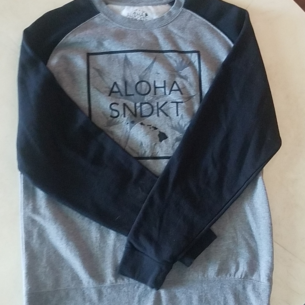 XL Aloha sweatshirt NEVER WORN!